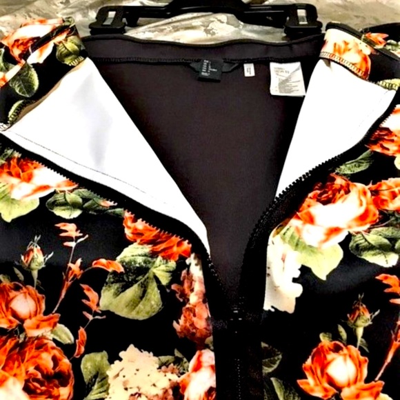 Women's Pencil Skirt - Picture 4 of 10